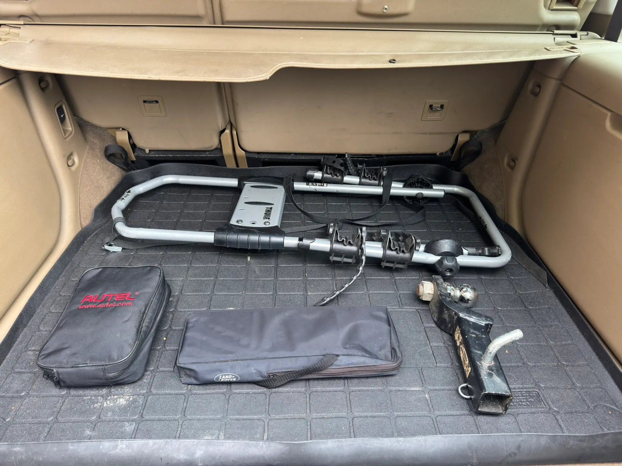 open-trunk-with-accessories